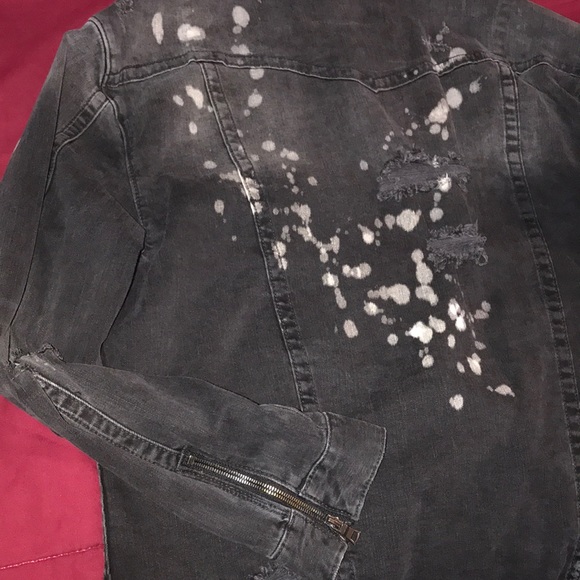 Ripped bleach washed TRUE RELIGION jean jacket - Picture 4 of 5